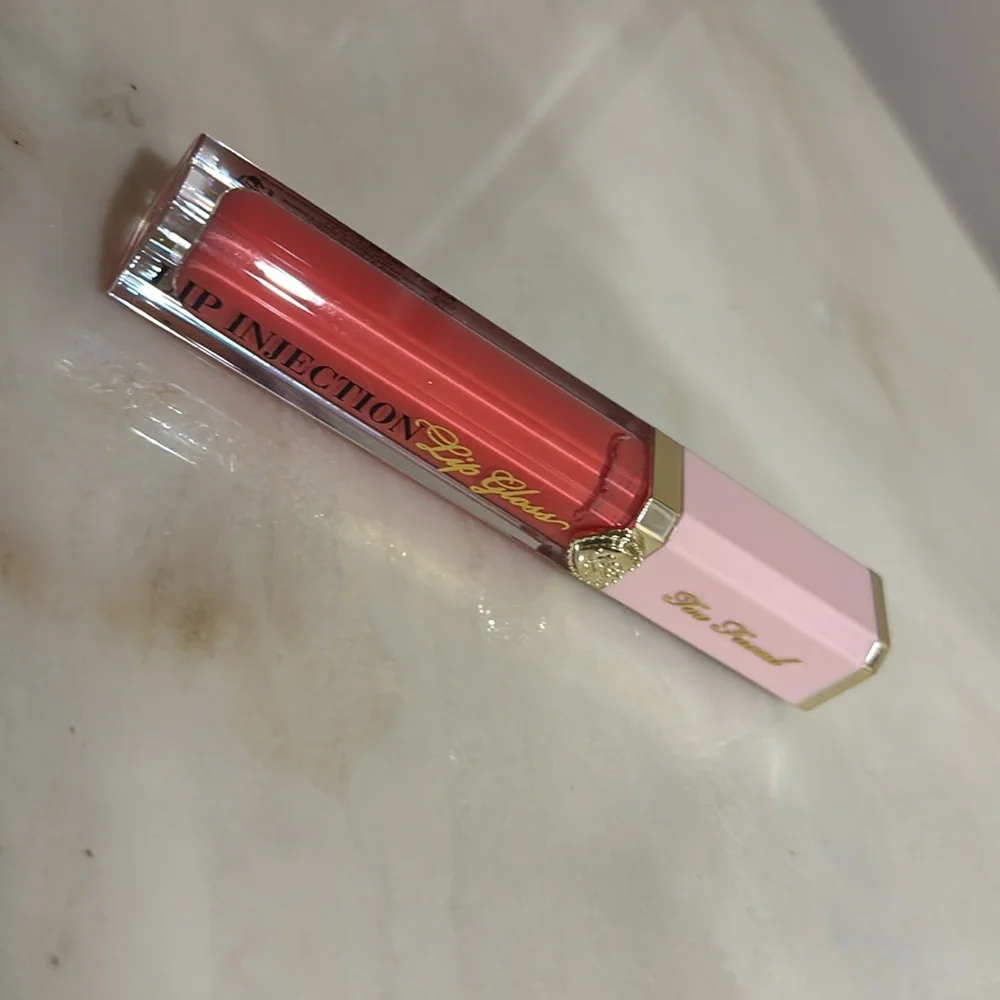 Too Faced Lip Injection Power Plumping Hydrating Lip Gloss